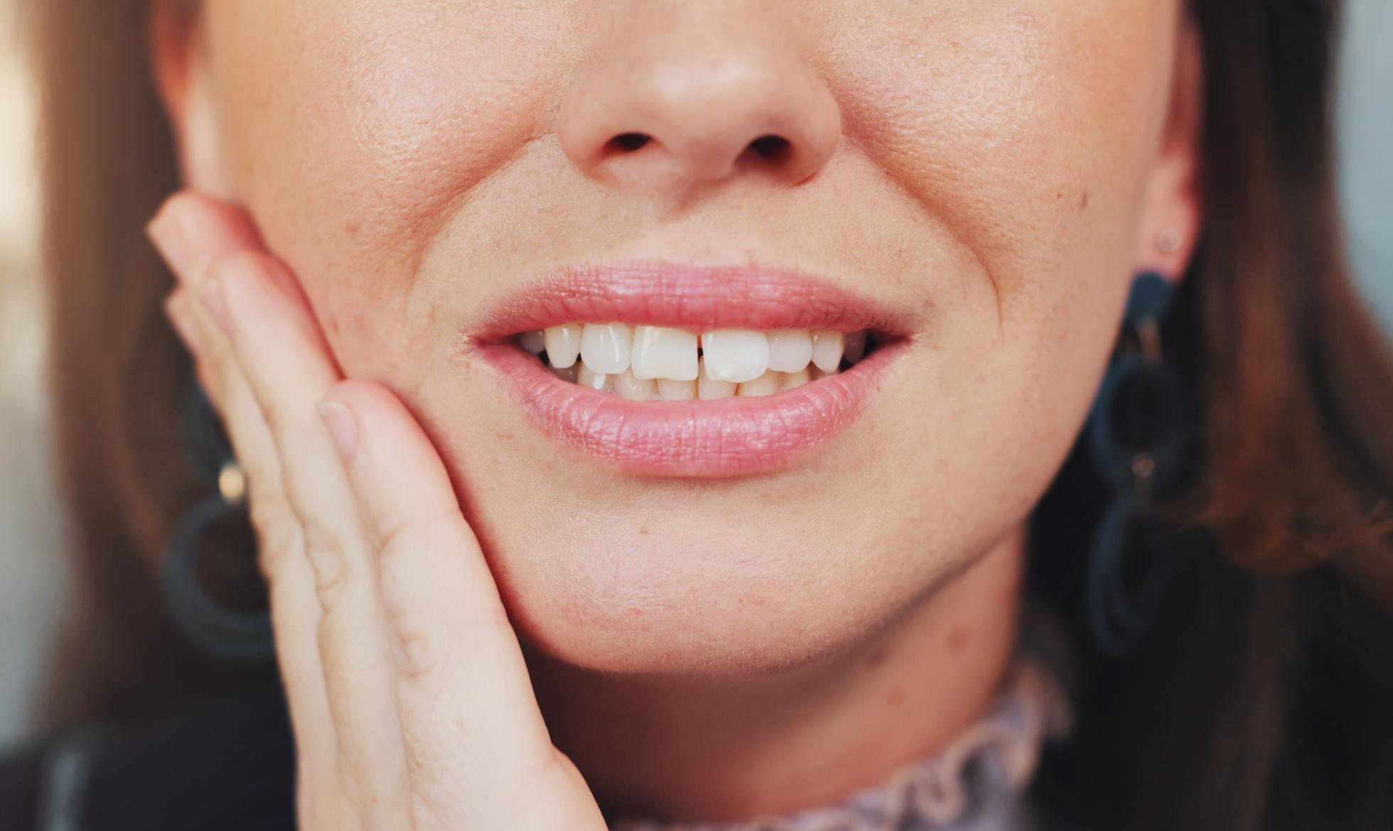 Periodontite: a doença silenciosa que faz perder dentes